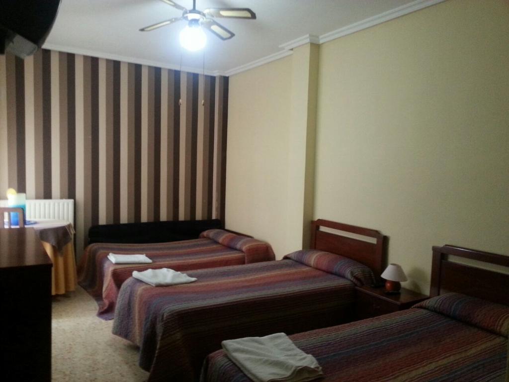 Pension Cinco Villas لوغرونيو الغرفة الصورة